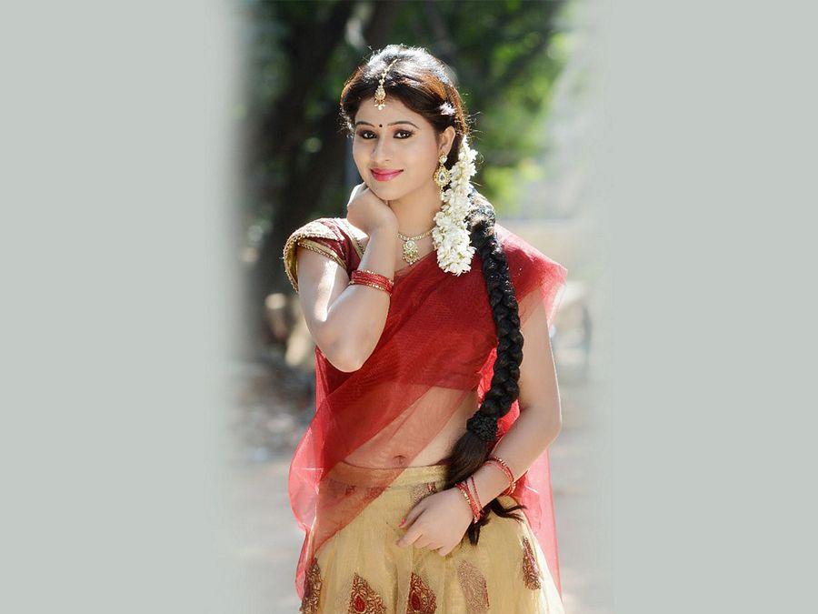 Sexy Actress Manali Rathod Looks Gorgeous Photoshoot