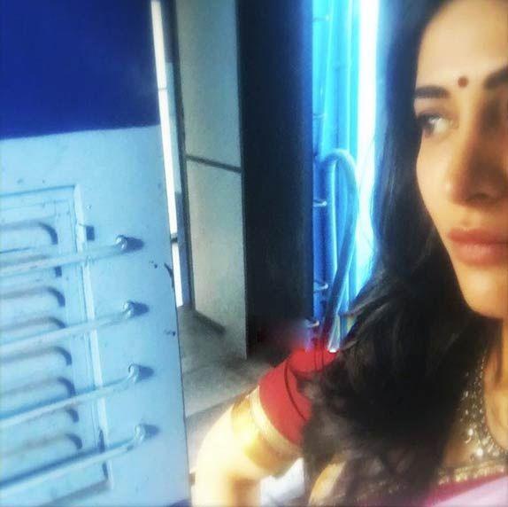 Shruti Haasan Stills at Katamarayudu Movie Shooting Locations