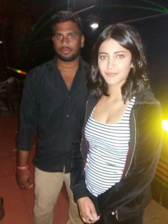 Shruti Haasan Stills at Katamarayudu Movie Shooting Locations