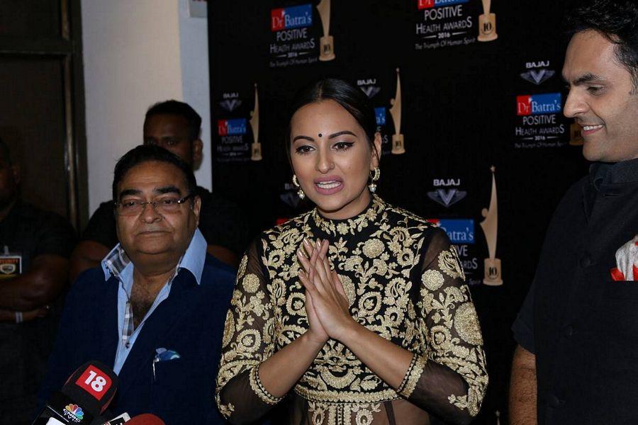 Sonakshi Sinha Stills At Dr Batra Positive Health Award