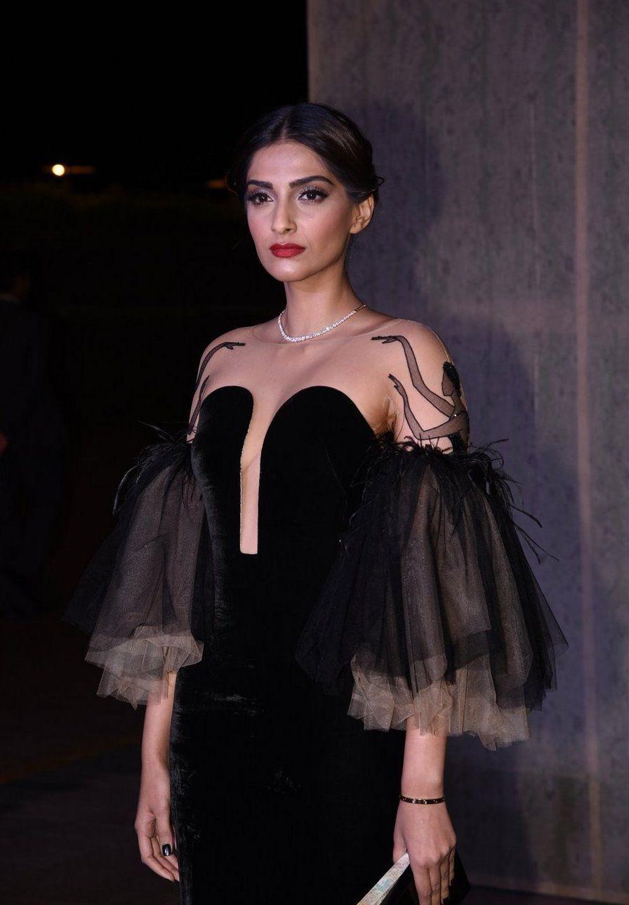 Sonam Kapoor Latest Stills at Manish Malhotra Birthday Bash