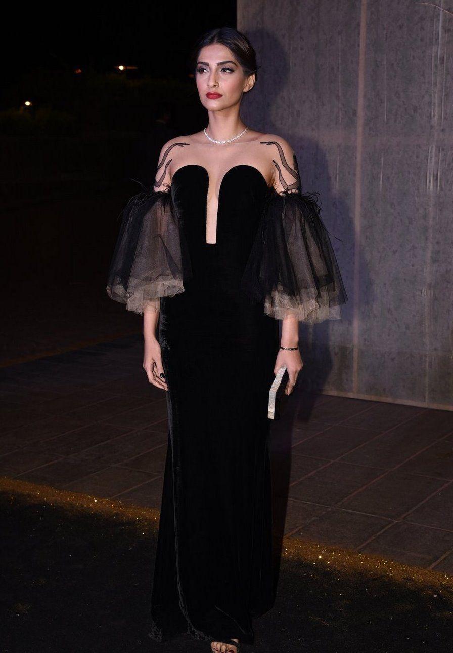 Sonam Kapoor Latest Stills at Manish Malhotra Birthday Bash