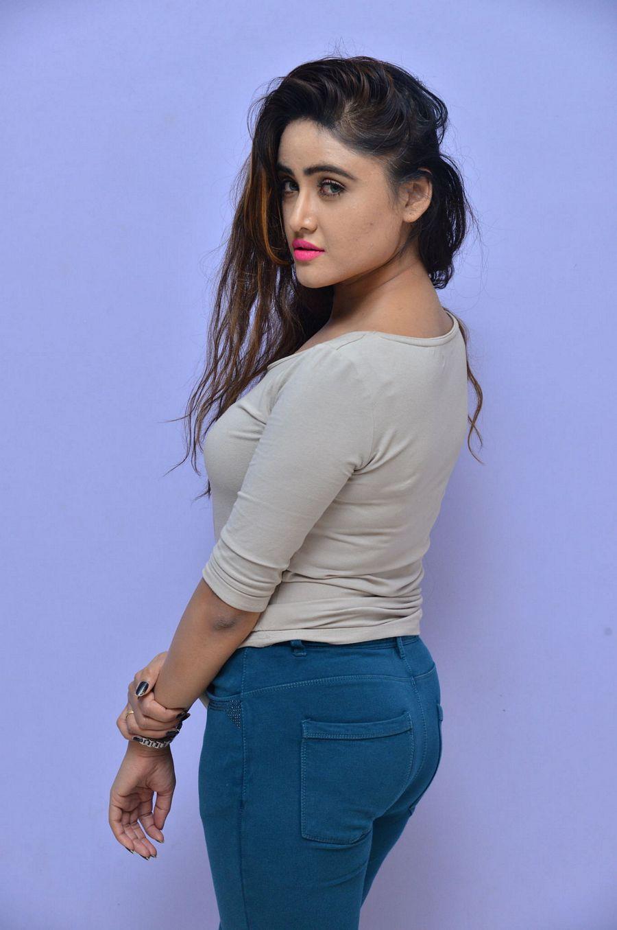 Sony Charistha Stills at Evaro Tanevaro Movie Audio Launch