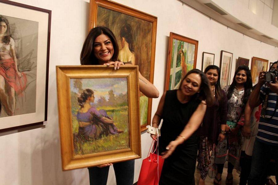 Sushmita Sen Stills At The Late John Fernandes Art Show Inauguration