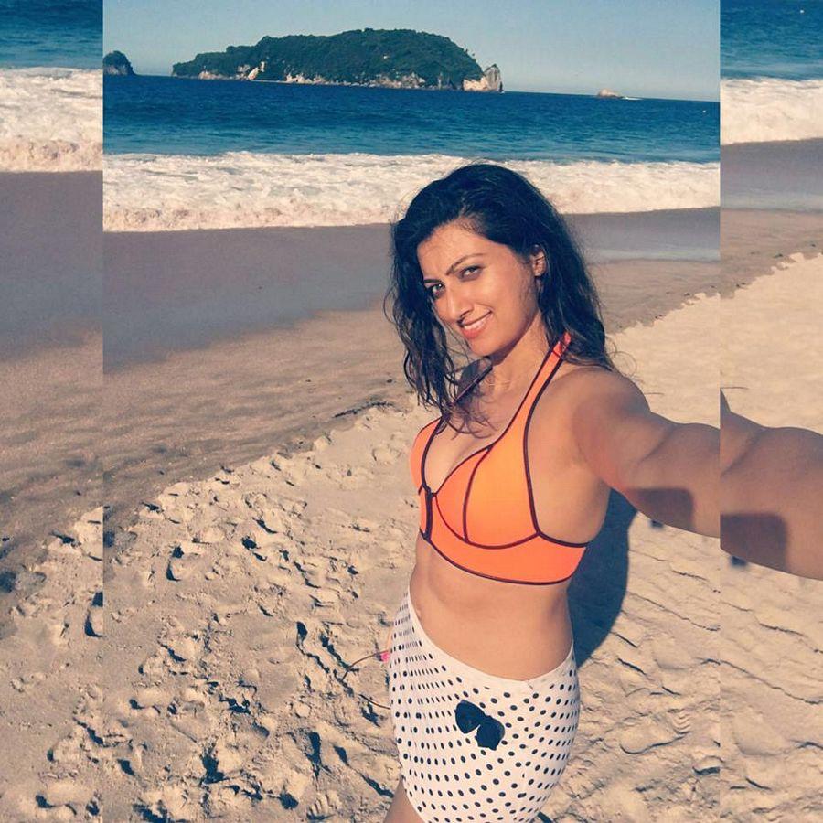 UNSEEN Private Photos of Hamsa Nandini