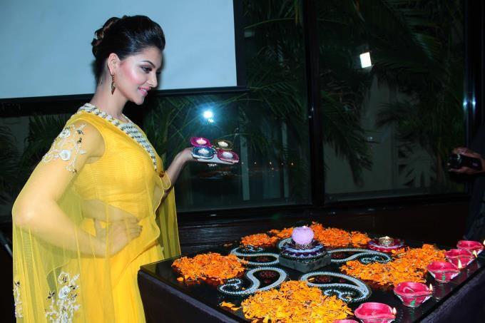 Urvashi Rautela Celebrates Diwali 2016 Photos