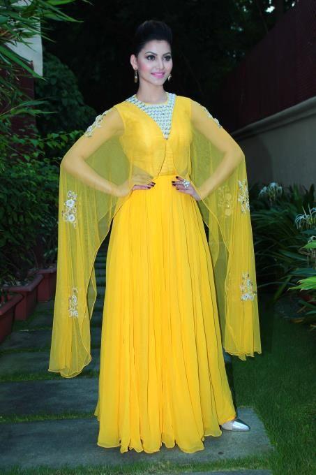 Urvashi Rautela Celebrates Diwali 2016 Photos