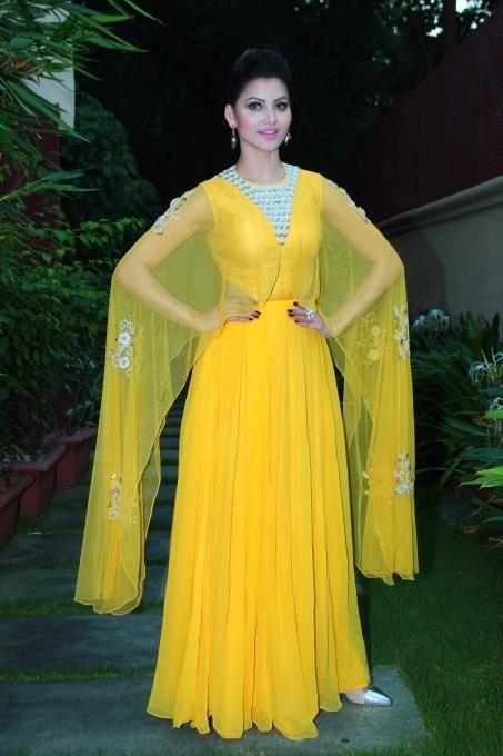 Urvashi Rautela Celebrates Diwali 2016 Photos