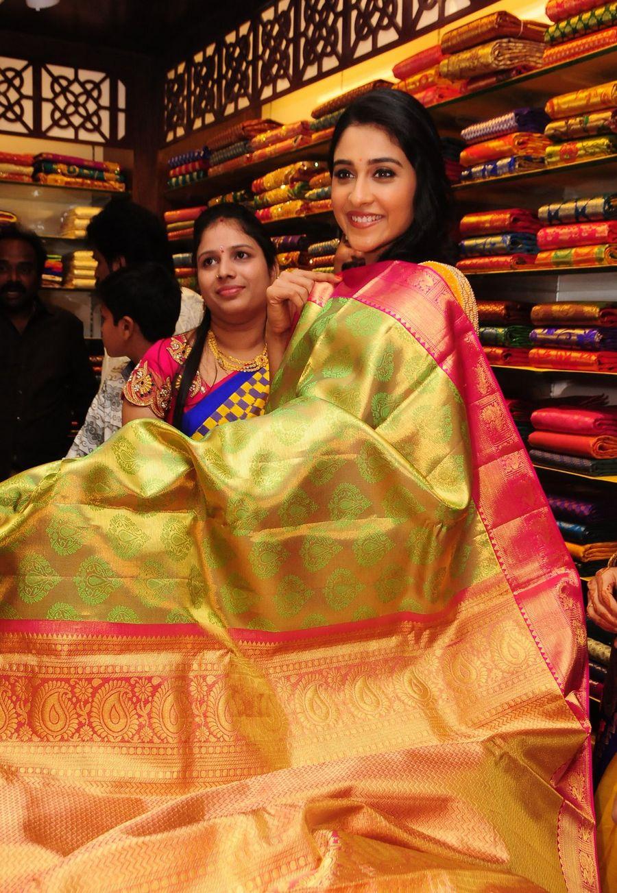 Actress Regina Inaugurates MGR Shopping Mall At Tirupati