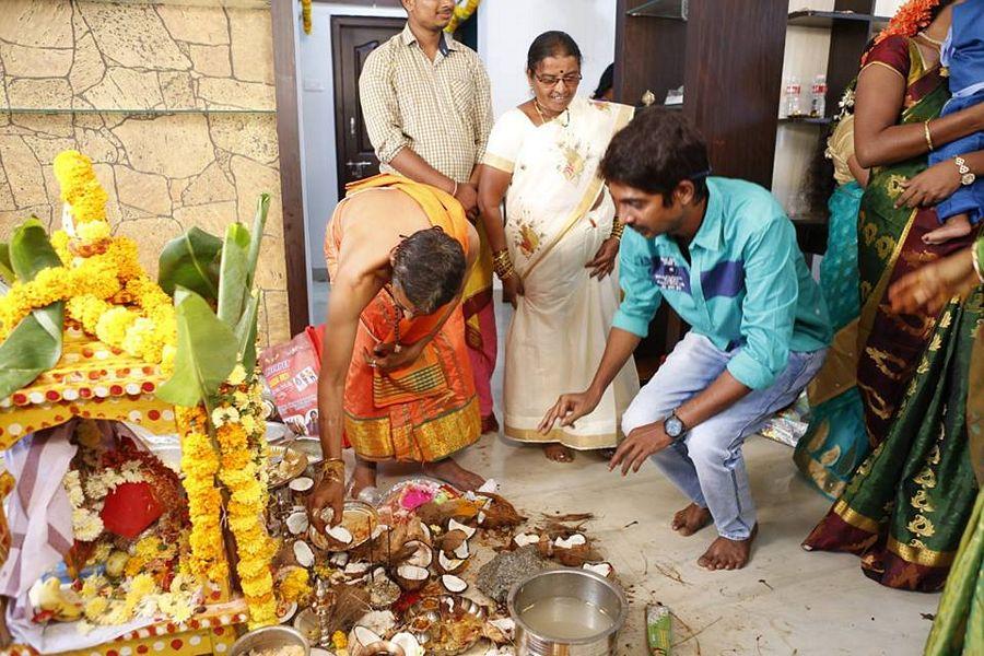 Jabardasth Team at Racha Ravi House Warming Celebrations Photos