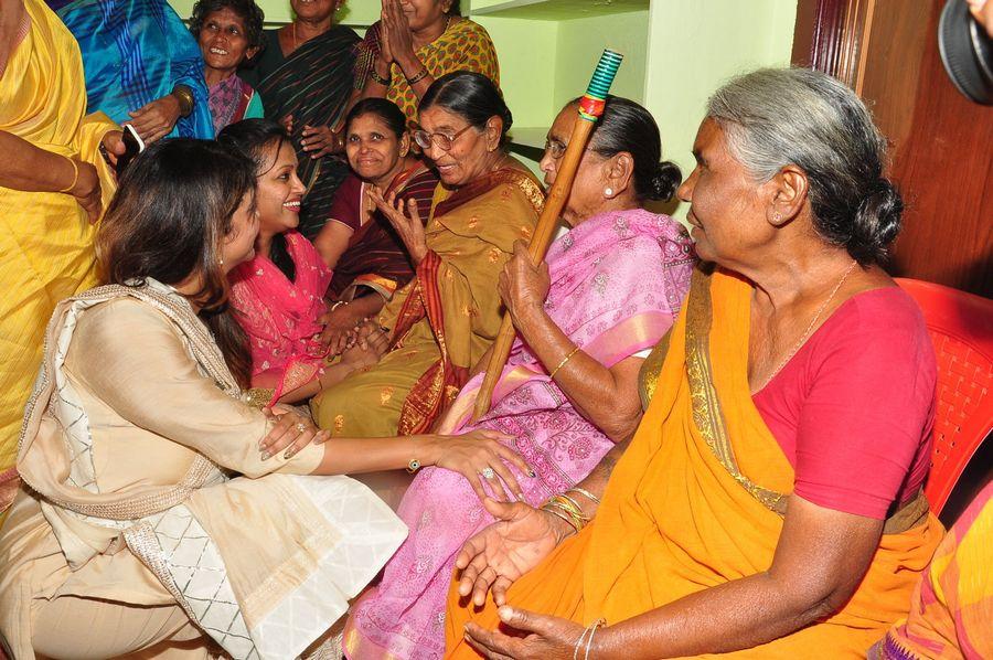 Laxmi Manchu & Suma Kanakala Stills at Jesus Old Age Home Launch