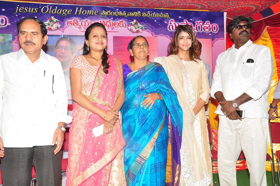 Laxmi Manchu & Suma Kanakala Stills at Jesus Old Age Home Launch