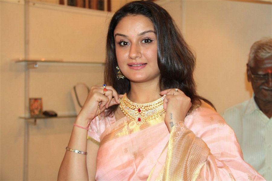 Sonia Agarwal Inaugurates Hoofa Posh Exhibition Photos