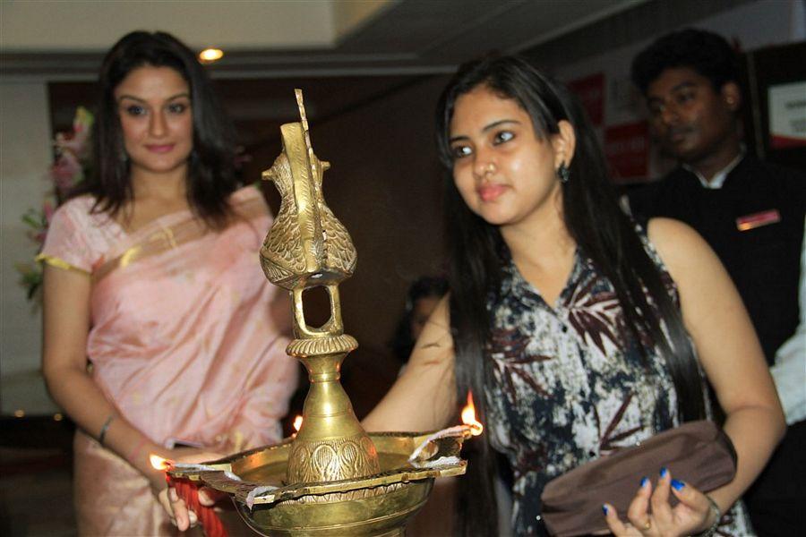 Sonia Agarwal Inaugurates Hoofa Posh Exhibition Photos