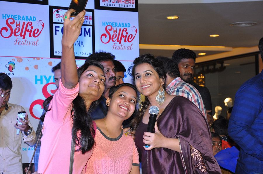 Vidya Balan Launches Hyderabad Selfie Festival 2016