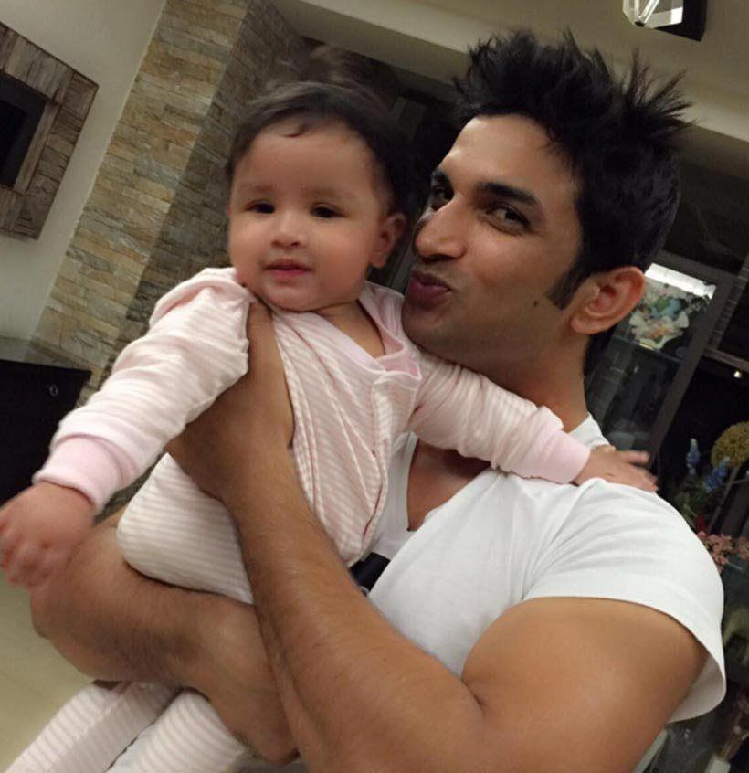 Adorable Pictures of Ziva with daddy Dhoni