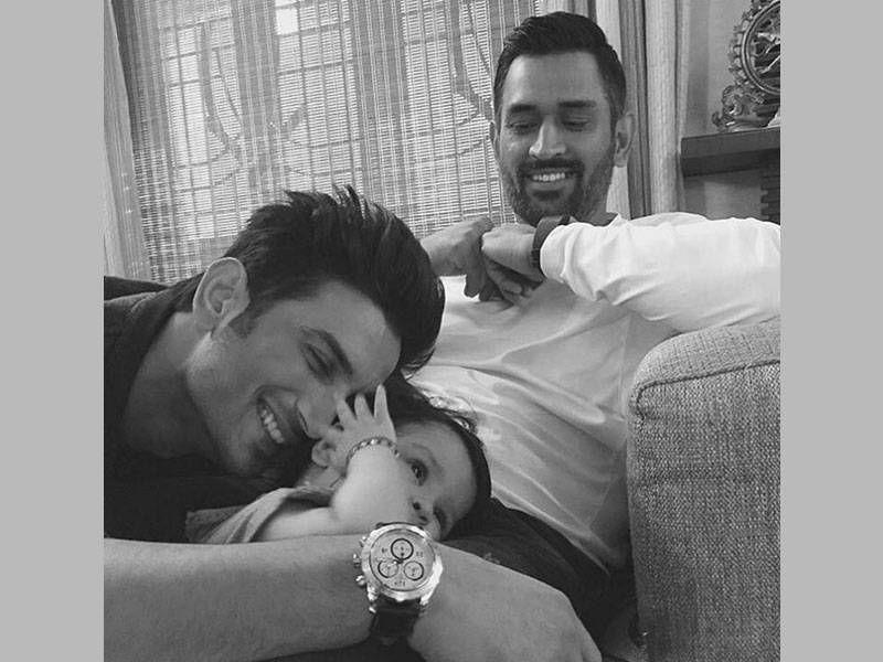 Adorable Pictures of Ziva with daddy Dhoni