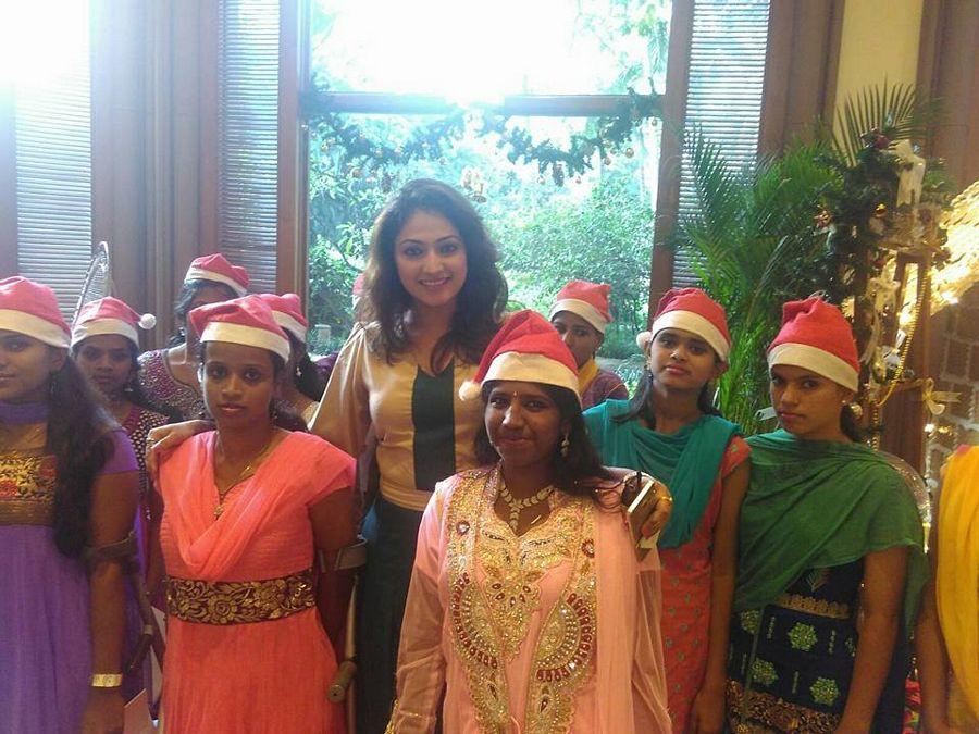 Celebrities Celebrate Christmas 2016 Photos