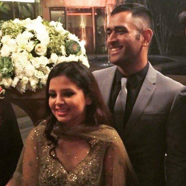 Dhoni Attended Yuvraj’s Reception Photos