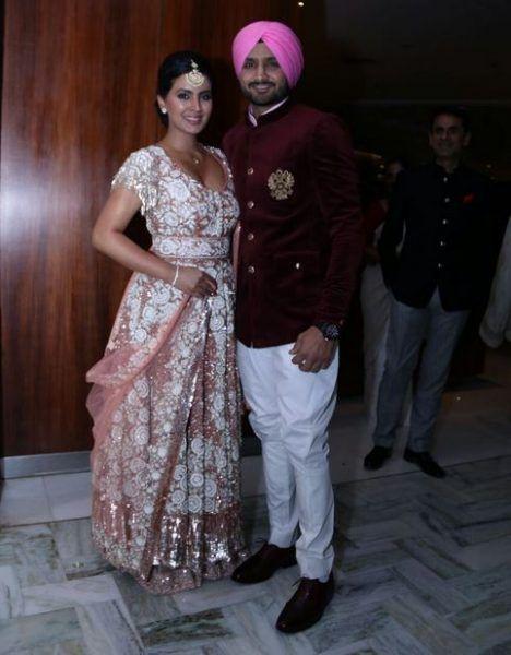 Dhoni Attended Yuvraj’s Reception Photos