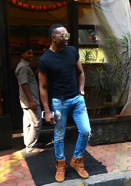 SHRIYA SARAN was caught red handed with DWAYNE BRAVO