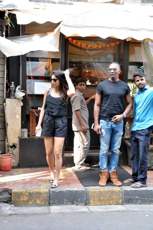 SHRIYA SARAN was caught red handed with DWAYNE BRAVO