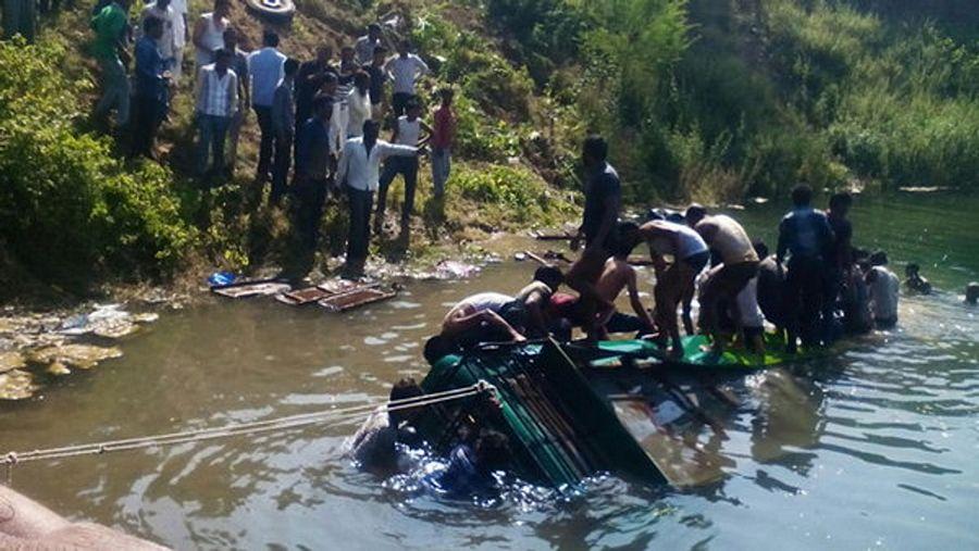 Bus falls into Gorge 17 dead in Madhya Pradesh