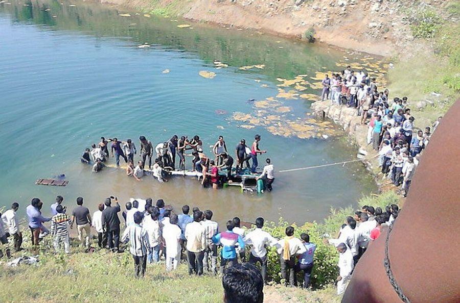 Bus falls into Gorge 17 dead in Madhya Pradesh