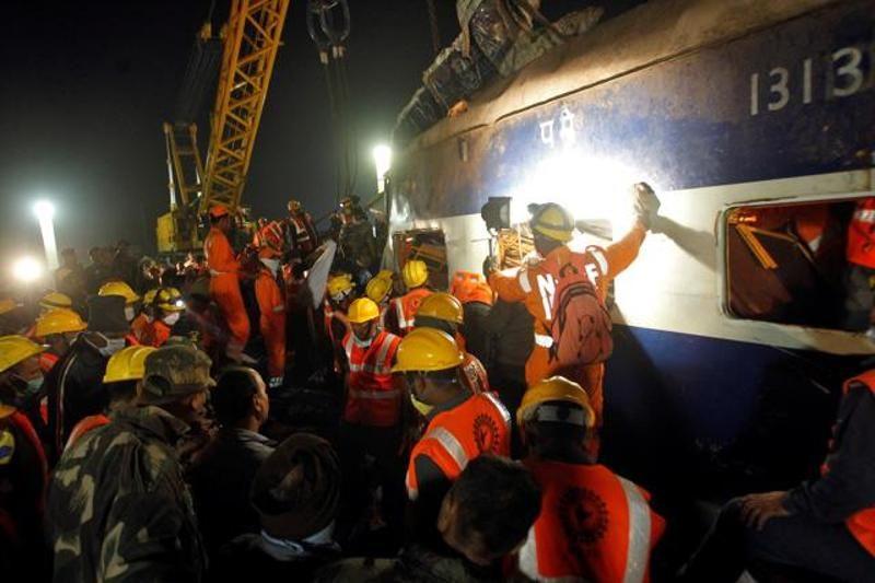 Kanpur Train Accident PHOTOS