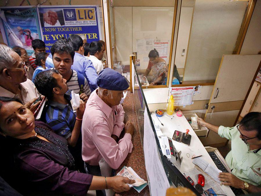 Long Queues at Banks to Exchange Old Notes Photos