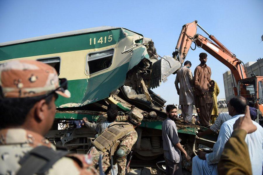 Pakistan Express Train Collide Photos