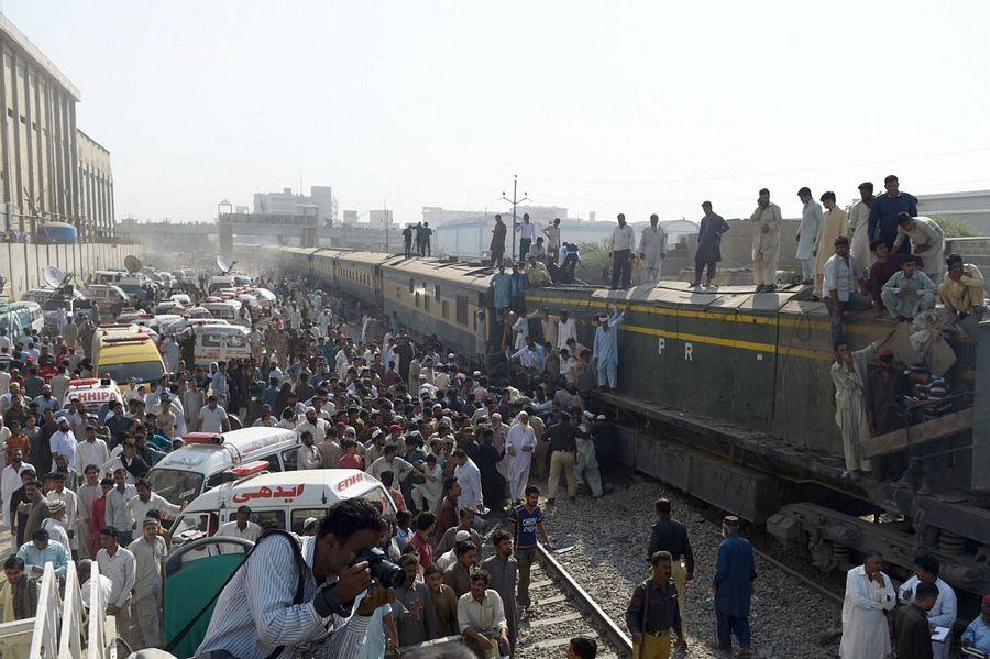 Pakistan Express Train Collide Photos