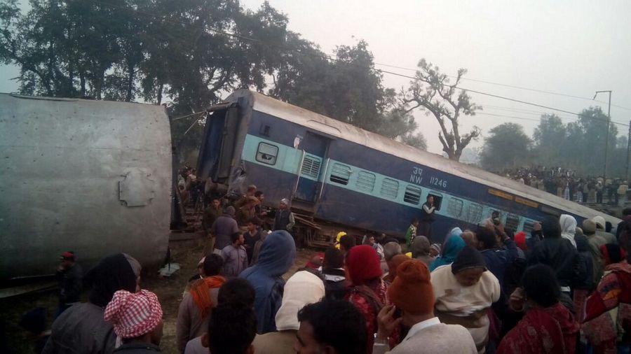 Sealdah-Ajmer express derails near Kanpur Photos