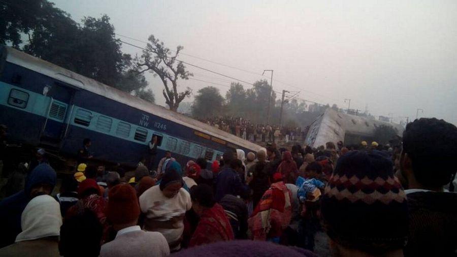 Sealdah-Ajmer express derails near Kanpur Photos