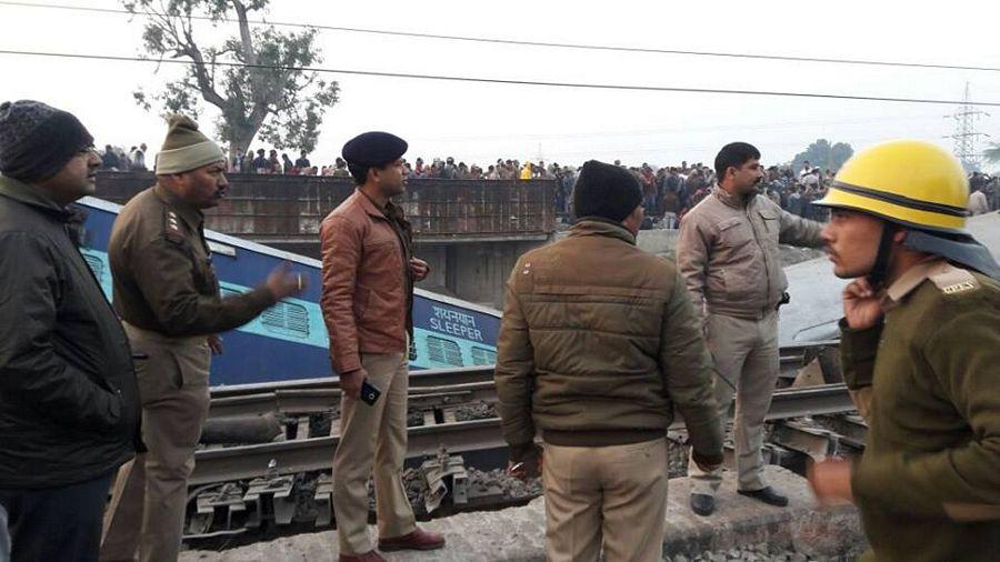 Sealdah-Ajmer express derails near Kanpur Photos