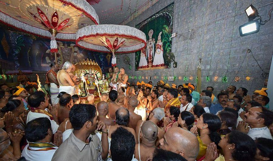 Sri NCBN offered Pattuvastralu to Lord Venkateswara