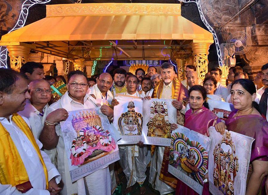 Sri NCBN offered Pattuvastralu to Lord Venkateswara