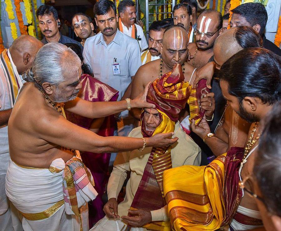 Sri NCBN offered Pattuvastralu to Lord Venkateswara