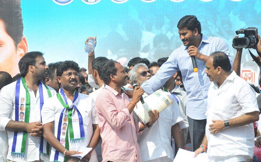 YS Jagan in Ongole Dharna Photos