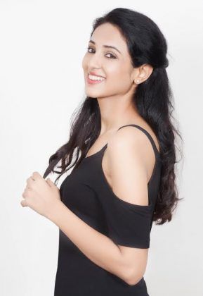 Actress Priyashri Hot Pics