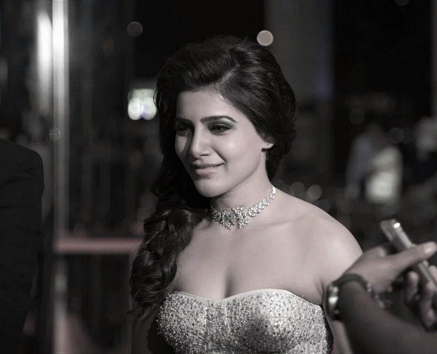 Actress Samantha Hot & Sexy Deep Cleavage Show Stills