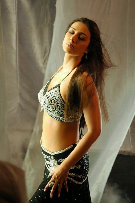 Actress Tabu's Hot Navel Show Sizzlers Photos