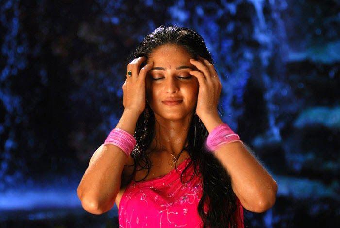 Anushka Shetty Hot & Sexy Wet Collection Photos