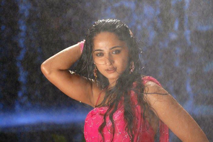 Anushka Shetty Hot & Sexy Wet Collection Photos