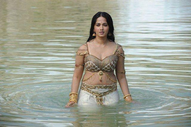 Anushka Shetty Hot & Sexy Wet Collection Photos