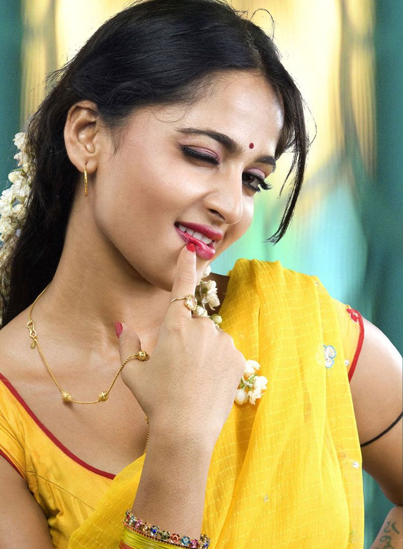 Anushka Shetty Hot and Sexy Photos