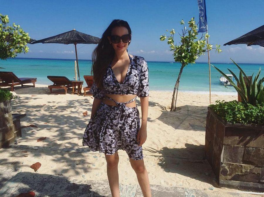 Beach Beauty Evelyn Sharma Posted Bikini Pictures on Her Instagram