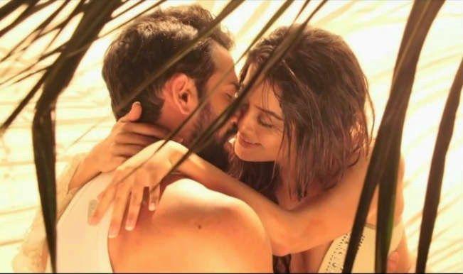 Bold acts Hot & Sexy Photos from Bollywood Movies