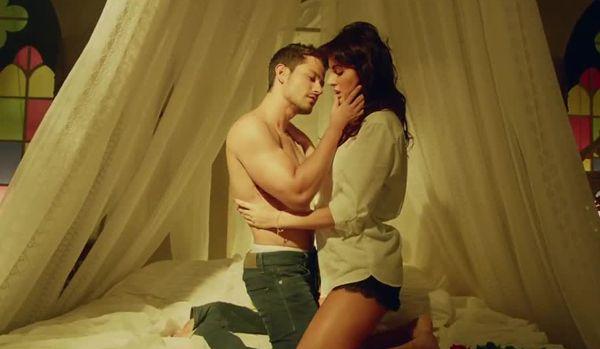 Bold acts Hot & Sexy Photos from Bollywood Movies