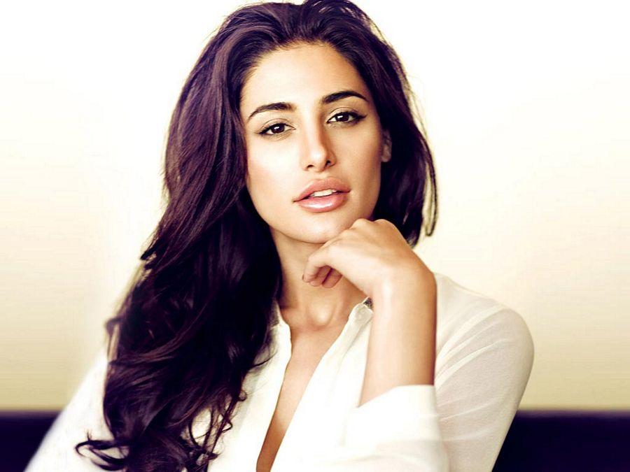 Hot & Sensual Photo's of Nargis Fakhri